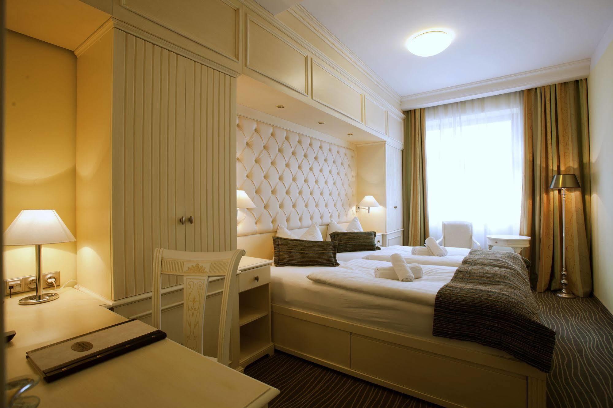 Hotel Ambiente Wellness & Spa Karlovy Vary Exterior photo
